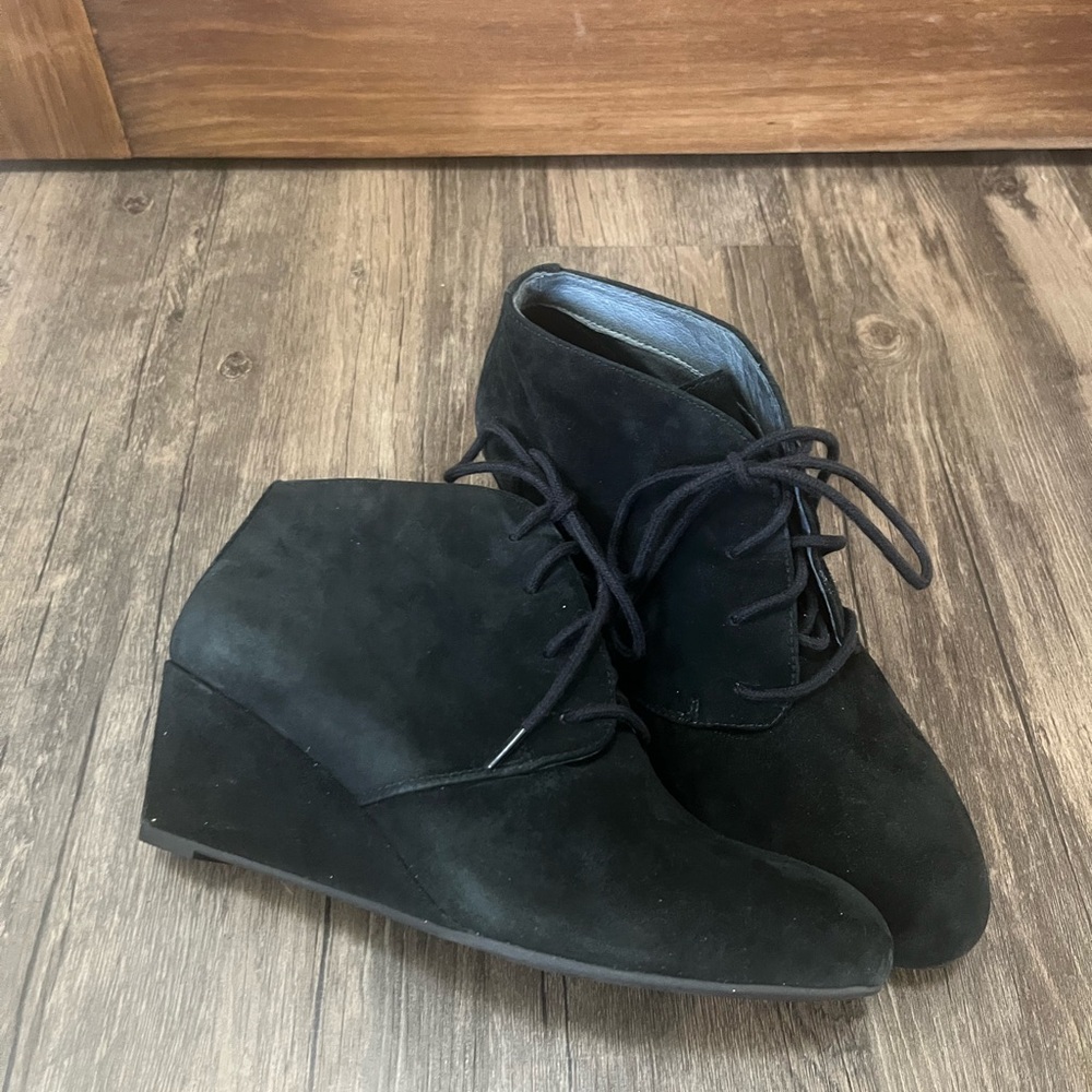 Vionic Black Ankle Booties Size 7